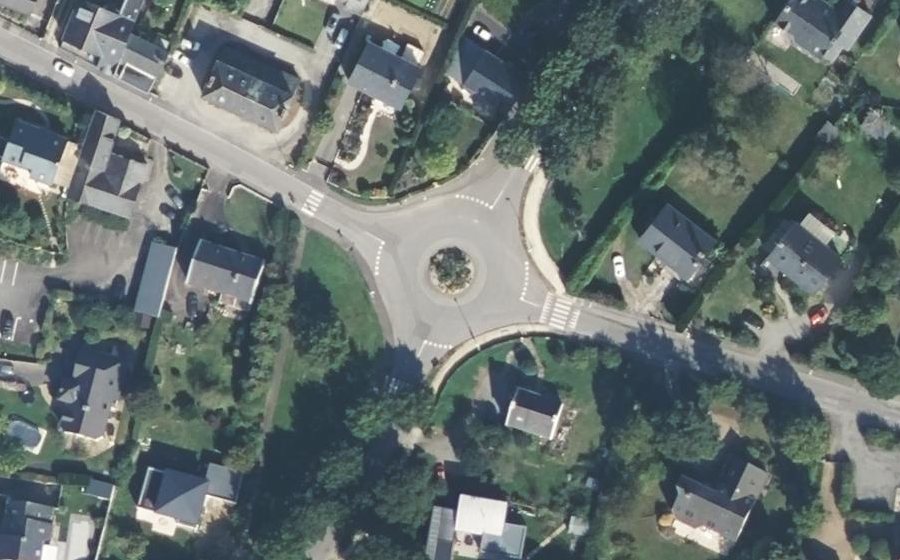 Vue aérienne du Rond-point anonyme n°70917555