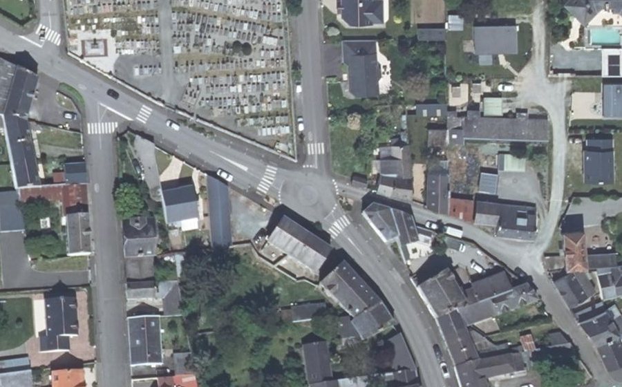 Vue aérienne du Rond-point anonyme n°709247357