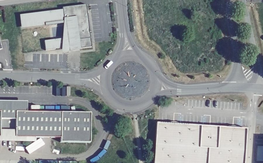 Vue aérienne du Rond-point anonyme n°70954970