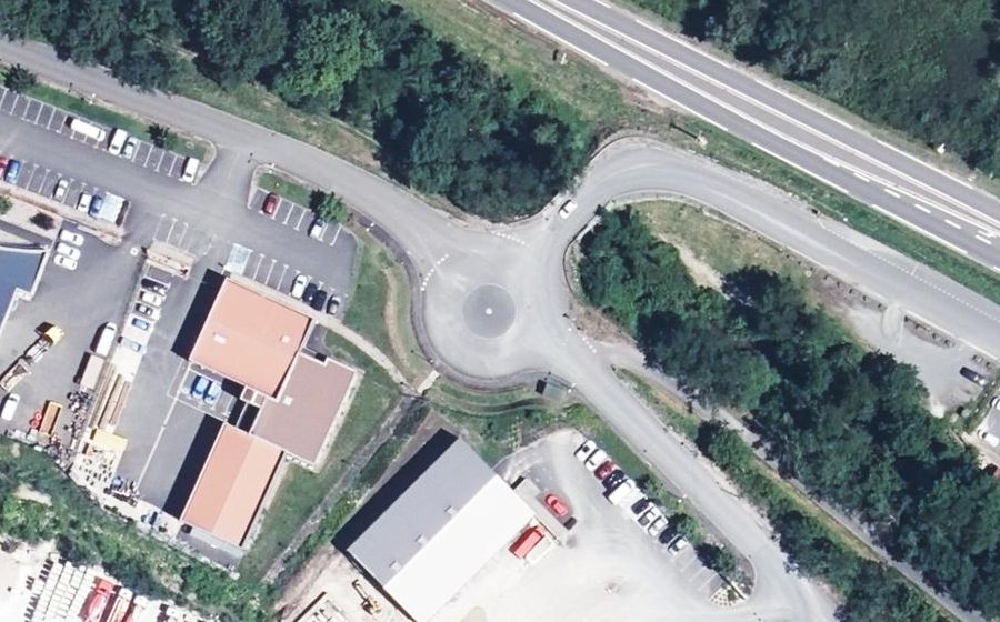 Vue aérienne du Rond-point anonyme n°70955786
