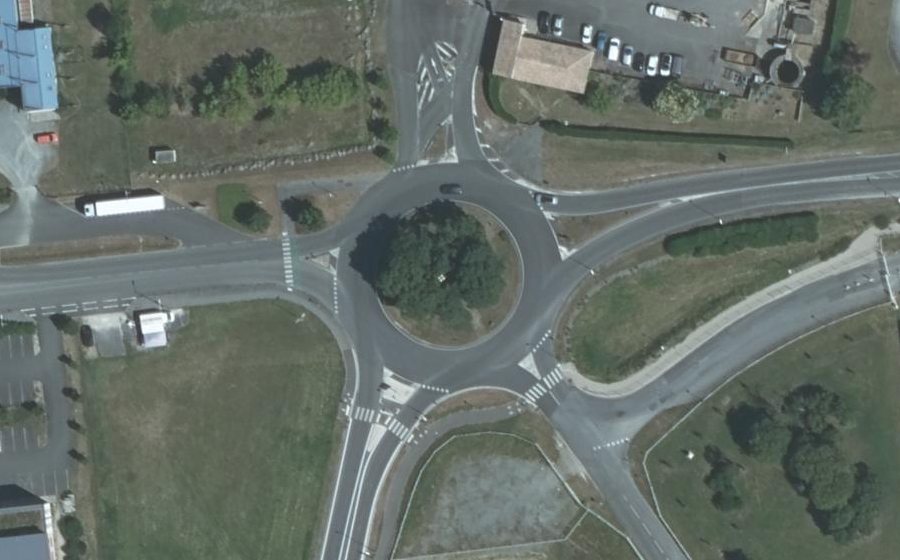 Vue aérienne du Rond-point anonyme n°709811422