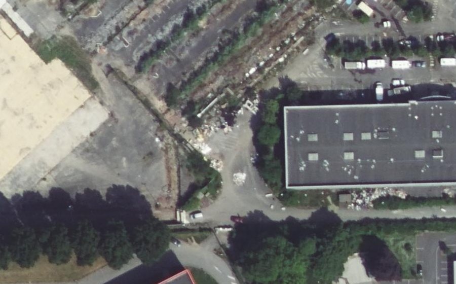 Vue aérienne du Rond-point anonyme n°70993948