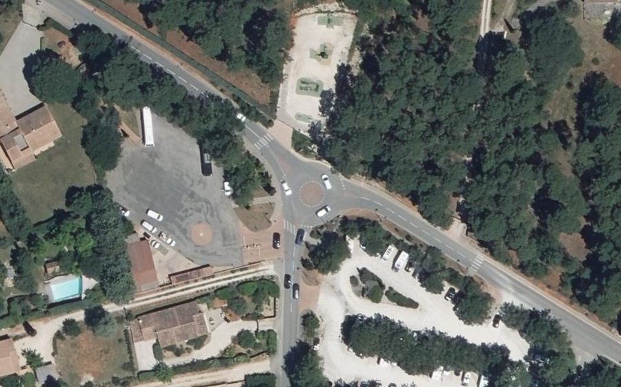 Vue aérienne du Rond-point anonyme n°710279948
