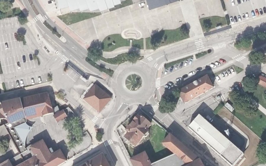 Vue aérienne du Rond-point anonyme n°71033057