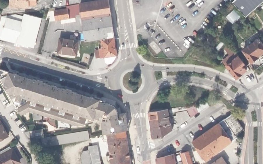 Vue aérienne du Rond-point anonyme n°71033318