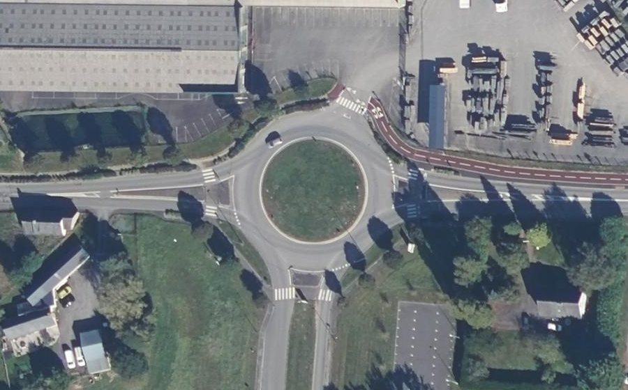 Vue aérienne du Rond-point anonyme n°71040876