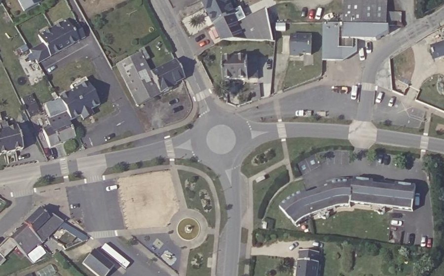 Vue aérienne du Rond-point anonyme n°710519841