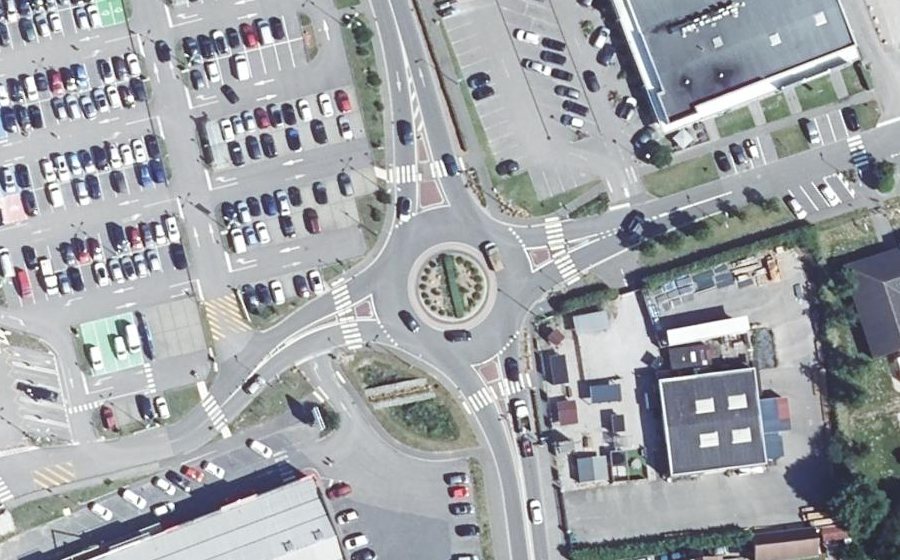 Vue aérienne du Rond-point anonyme n°710535987