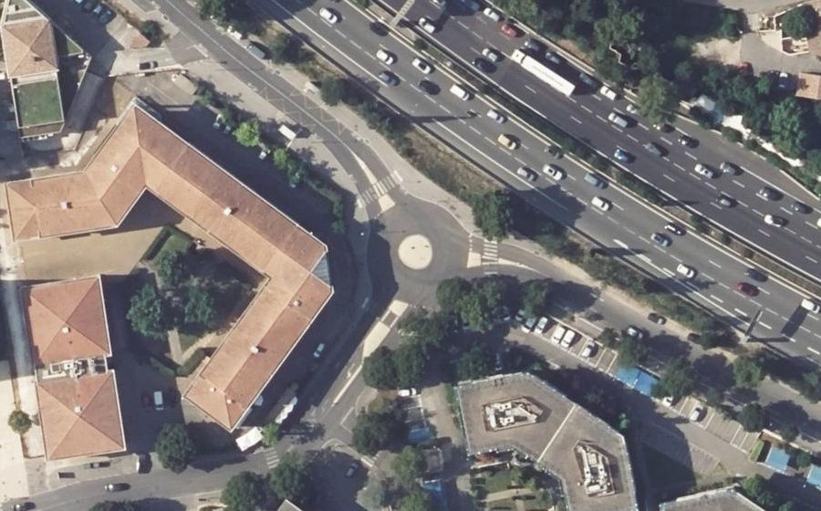 Vue aérienne du Rond-point anonyme n°710540257