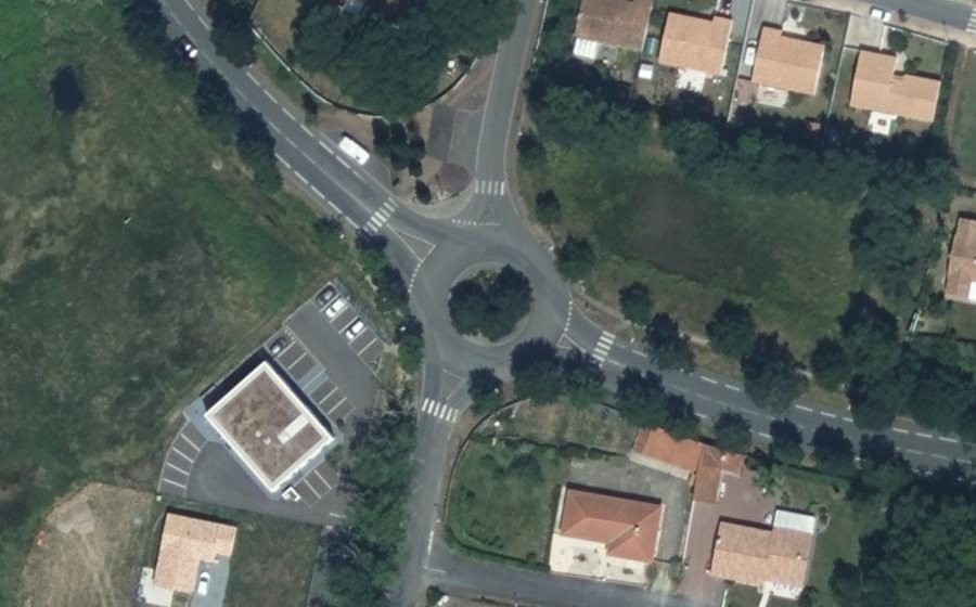 Vue aérienne du Rond-point anonyme n°71056350