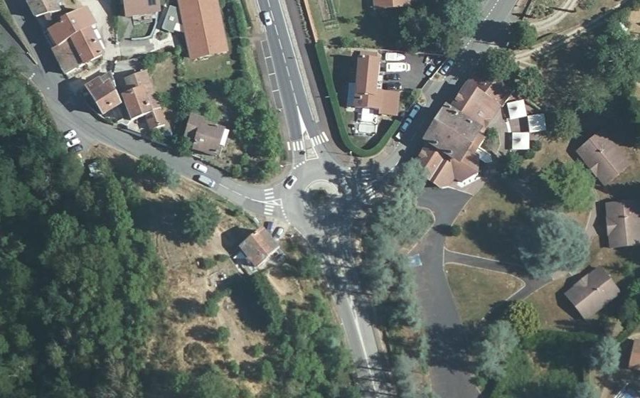 Vue aérienne du Rond-point anonyme n°710640314