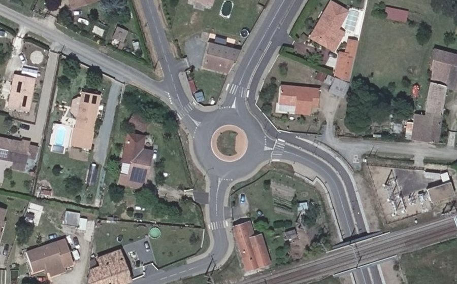 Vue aérienne du Rond-point anonyme n°710692360