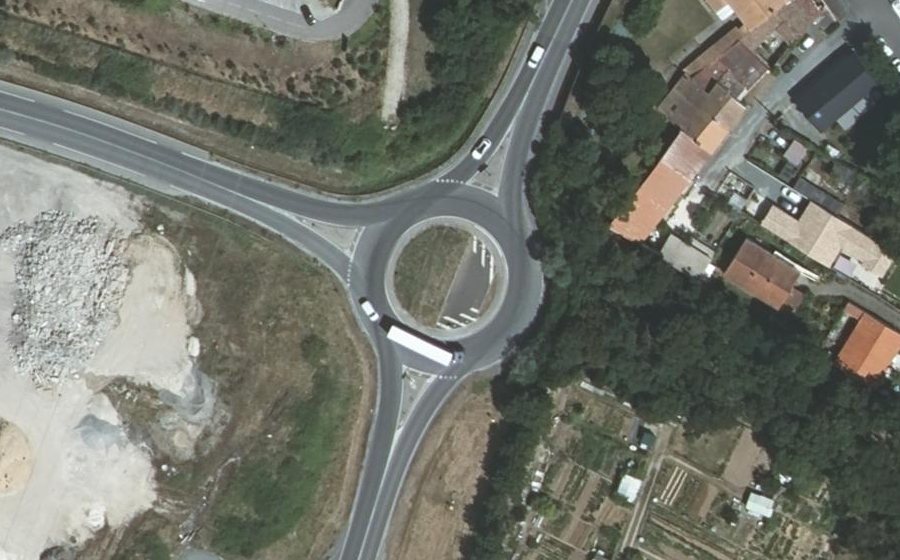 Vue aérienne du Rond-point anonyme n°71079660