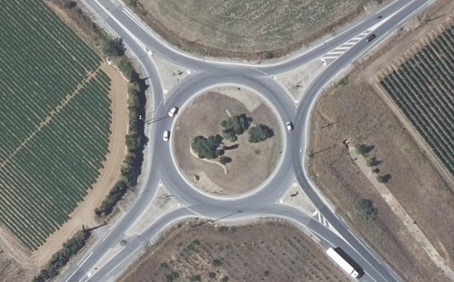 Vue aérienne du Rond-point anonyme n°71092217