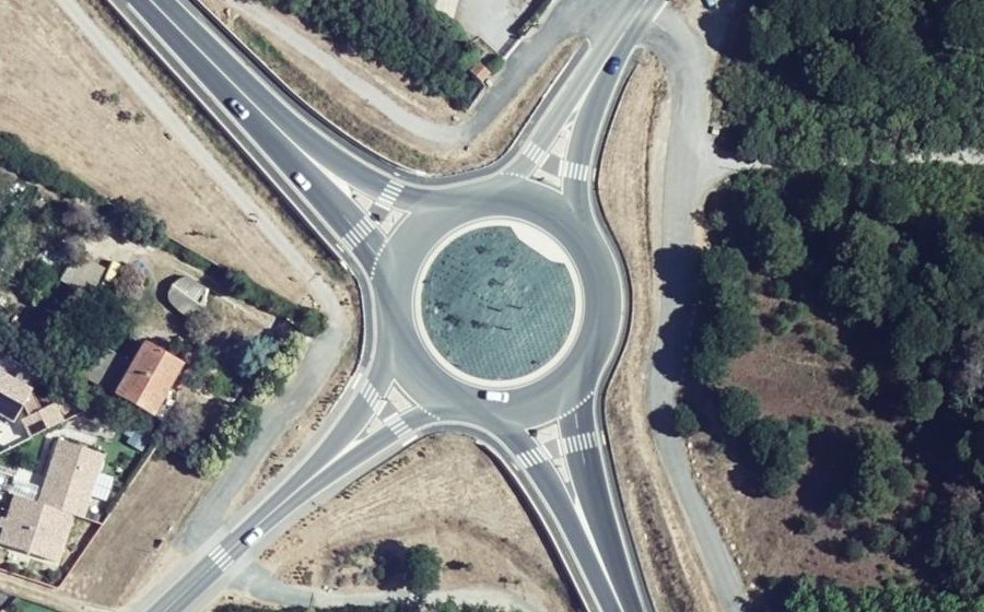 Vue aérienne du Rond-point anonyme n°711017731