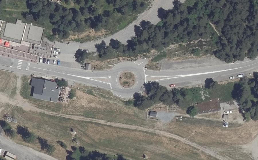 Vue aérienne du Rond-point anonyme n°71138461
