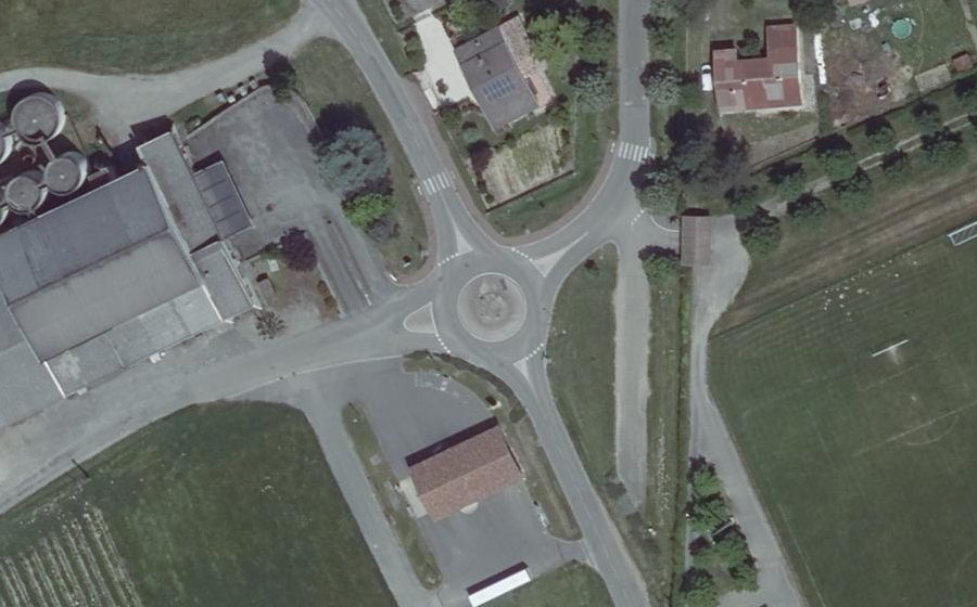 Vue aérienne du Rond-point anonyme n°711667678