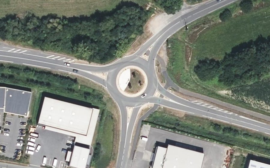Vue aérienne du Rond-point anonyme n°711717818
