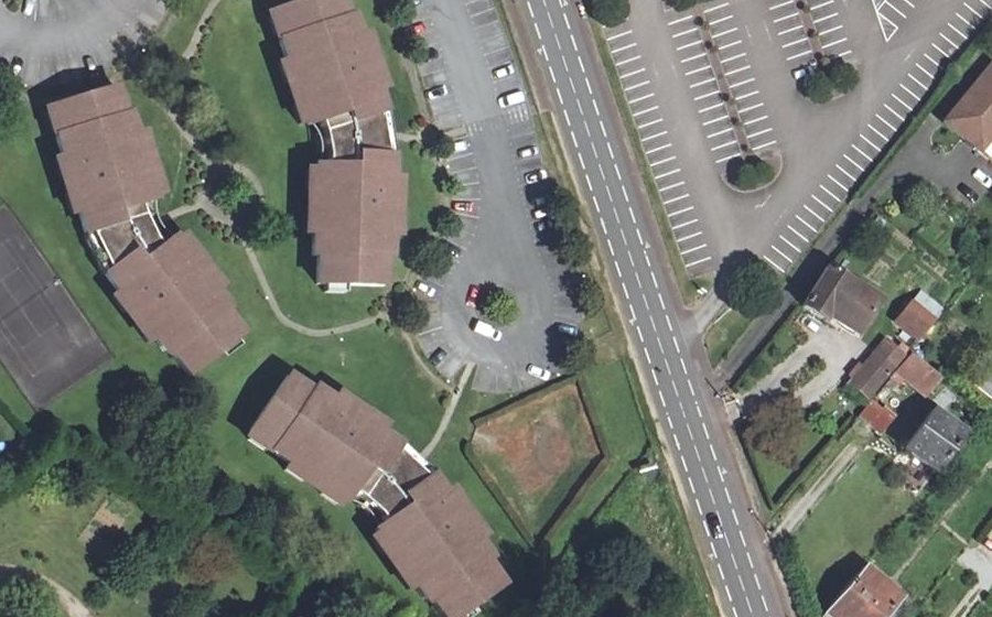Vue aérienne du Rond-point anonyme n°71175451