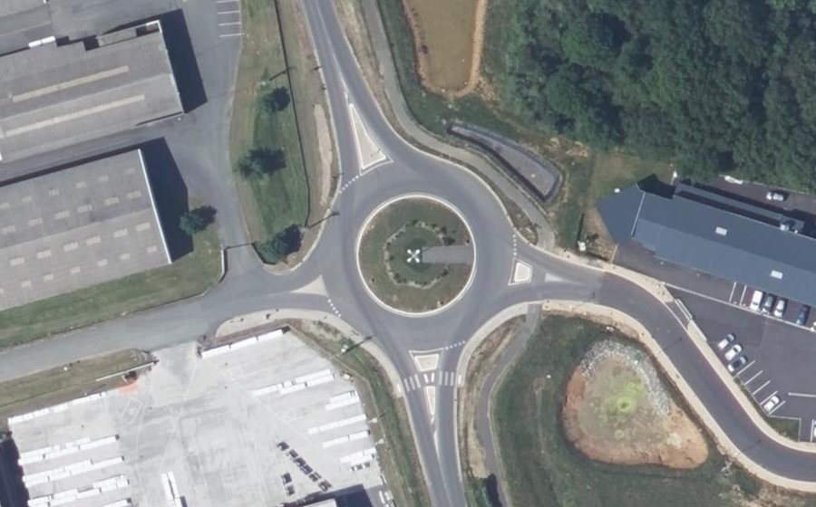 Vue aérienne du Rond-point anonyme n°711799749