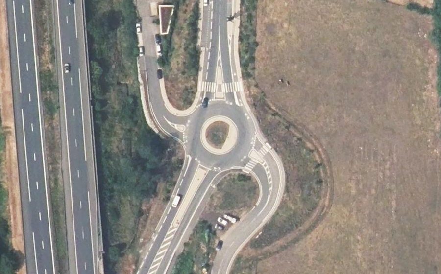 Vue aérienne du Rond-point anonyme n°711809463