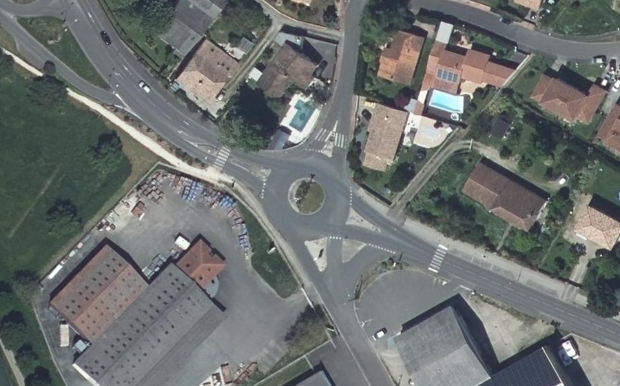 Vue aérienne du Rond-point anonyme n°71190340