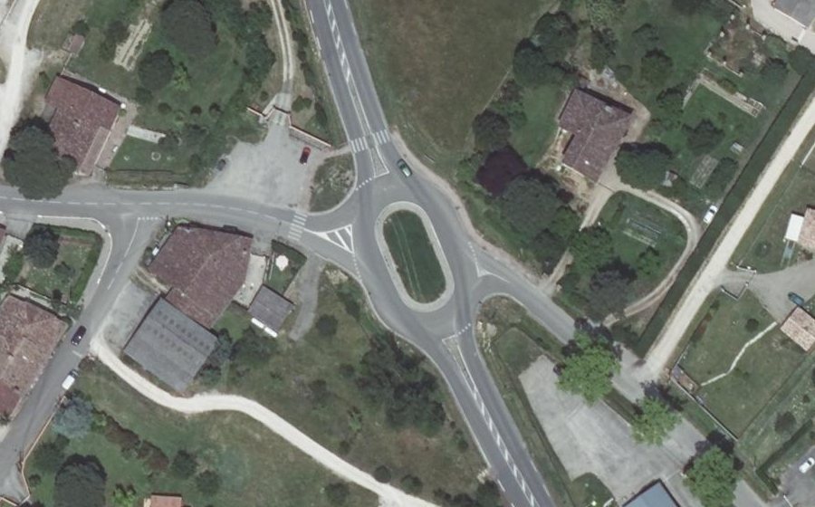 Vue aérienne du Rond-point anonyme n°711958408