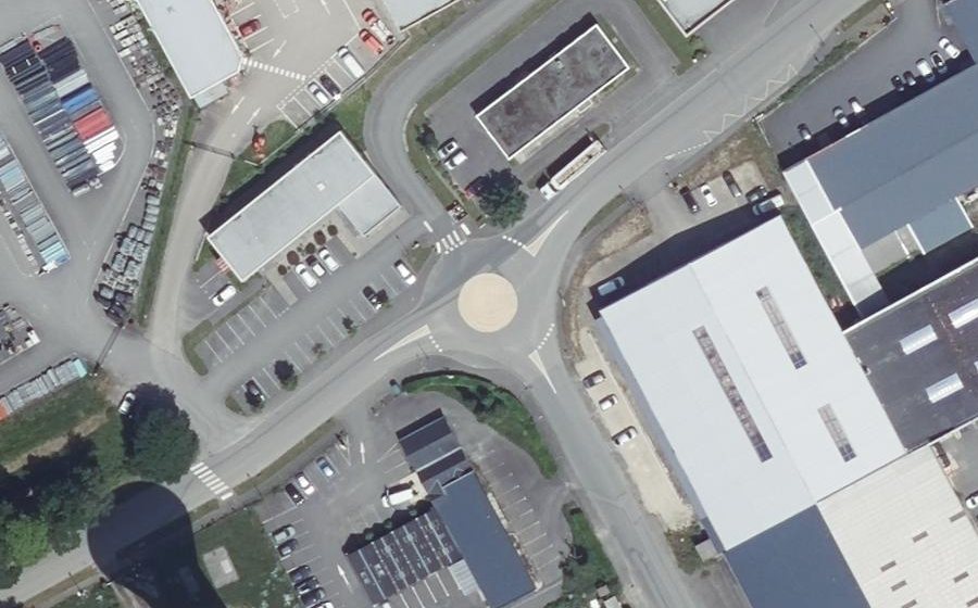 Vue aérienne du Rond-point anonyme n°712039061