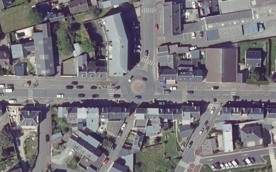 Vue aérienne du Rond-point anonyme n°712073600