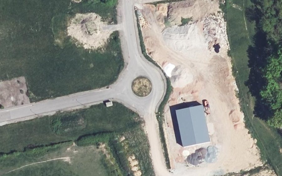 Vue aérienne du Rond-point anonyme n°712351699