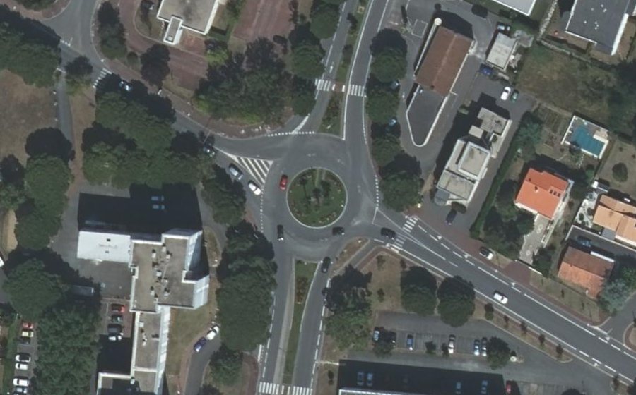 Vue aérienne du Rond-point anonyme n°712399109