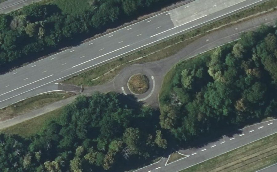 Vue aérienne du Rond-point anonyme n°712413508