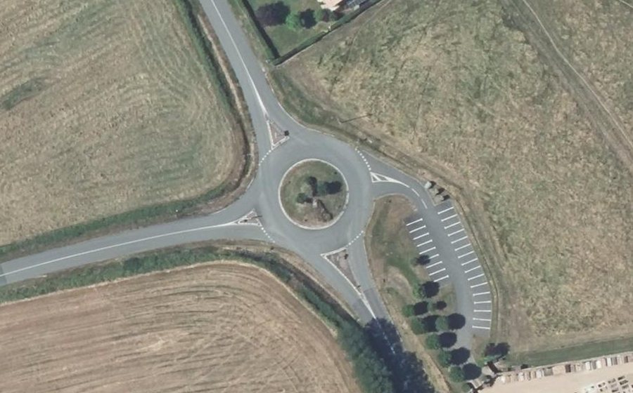 Vue aérienne du Rond-point anonyme n°71242069