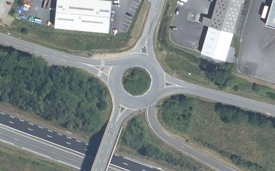 Vue aérienne du Rond-point anonyme n°712474861