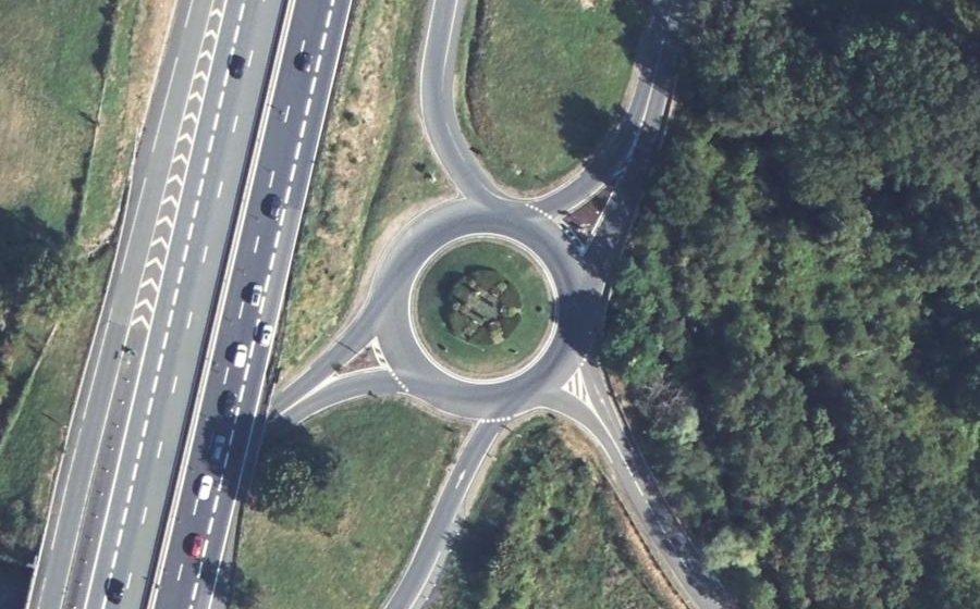 Vue aérienne du Rond-point anonyme n°71254077