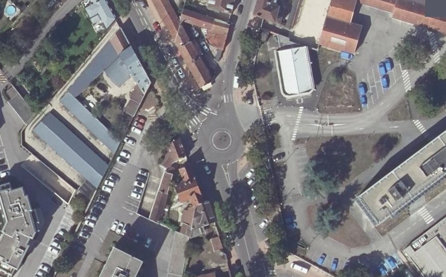 Vue aérienne du Rond-point anonyme n°712560082