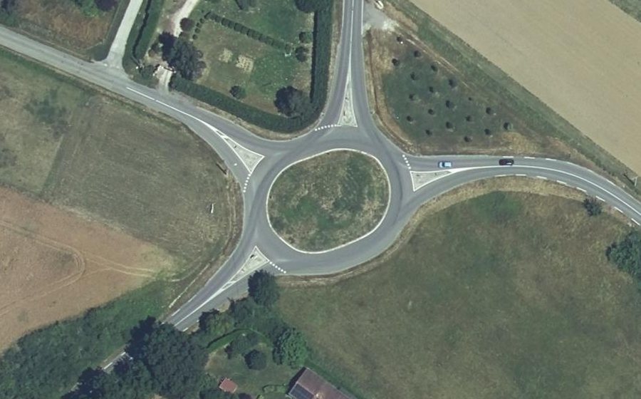 Vue aérienne du Rond-point anonyme n°712638857