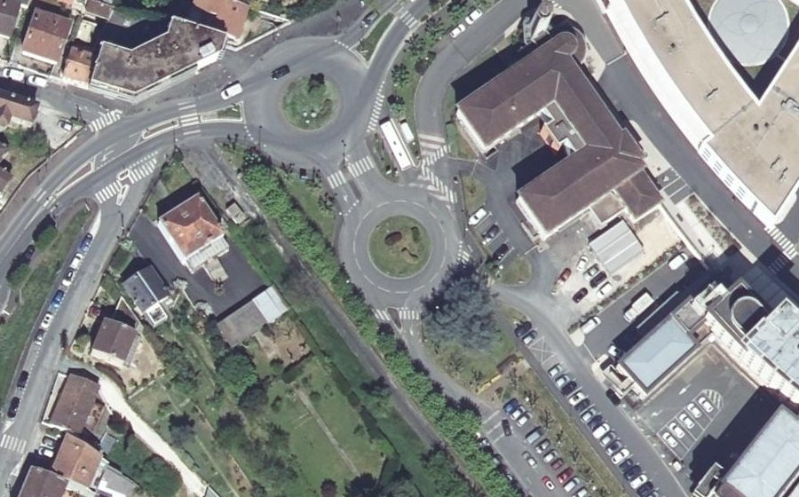 Vue aérienne du Rond-point anonyme n°71264227