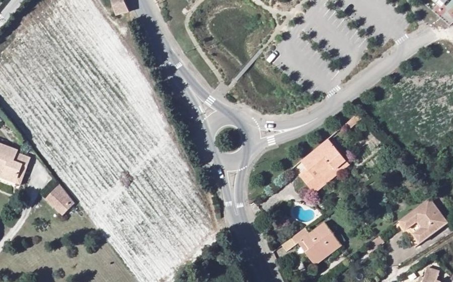 Vue aérienne du Rond-point anonyme n°71270971