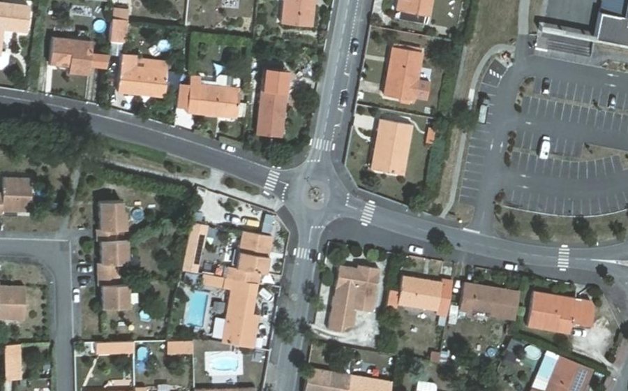 Vue aérienne du Rond-point anonyme n°712725425