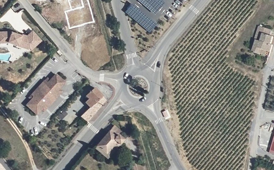 Vue aérienne du Rond-point anonyme n°71323999