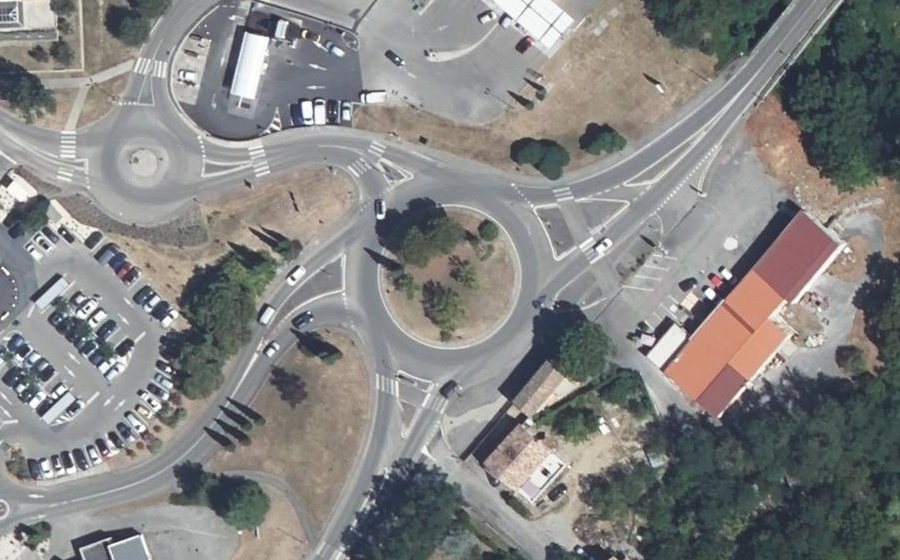 Vue aérienne du Rond-point anonyme n°71324005