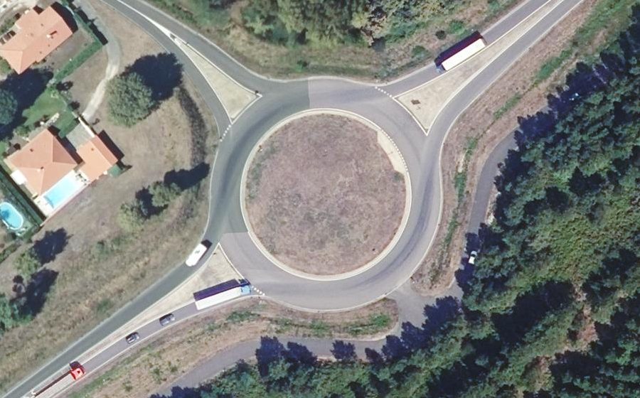 Vue aérienne du Rond-point anonyme n°713306174