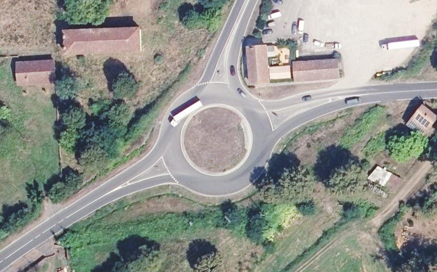 Vue aérienne du Rond-point anonyme n°713307173