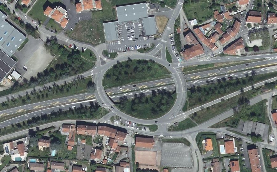 Vue aérienne du Rond-point anonyme n°71331103