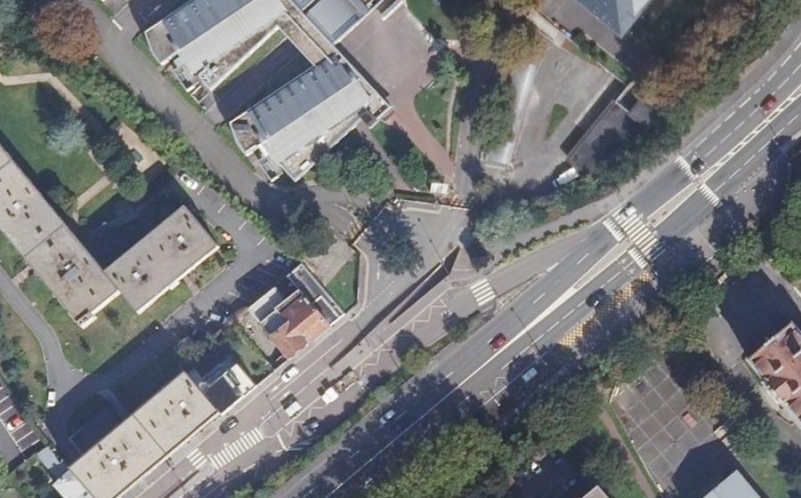 Vue aérienne du Rond-point anonyme n°713320651