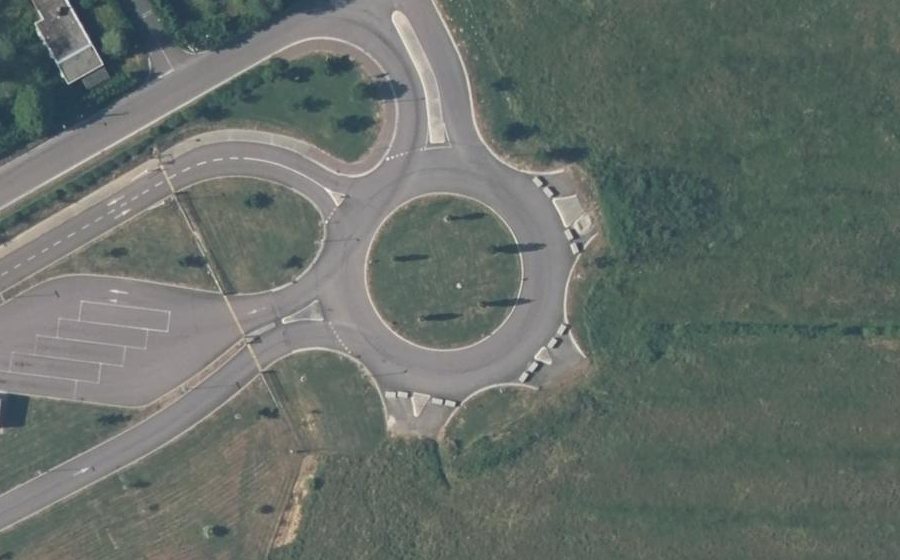 Vue aérienne du Rond-point anonyme n°713381704