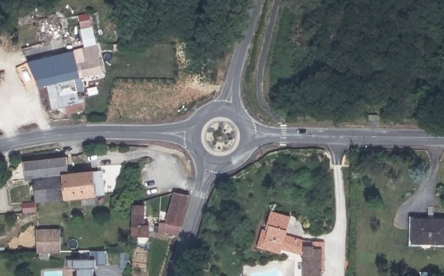 Vue aérienne du Rond-point anonyme n°71354216