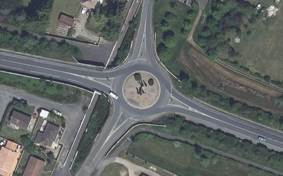 Vue aérienne du Rond-point anonyme n°71357100
