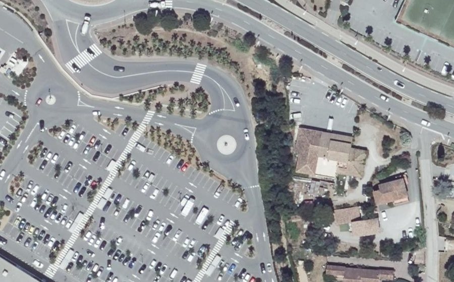 Vue aérienne du Rond-point anonyme n°713588515